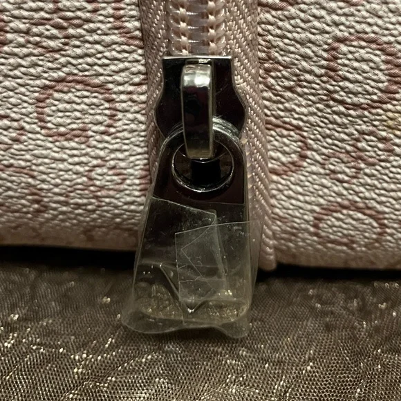 Guess Makeup Bag - Picture 6 of 8